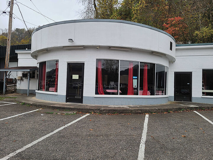 10-29 Paradise Pizza.jpg